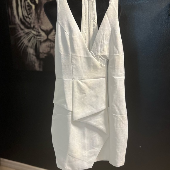 🤍🤍EUC-CLASSY ANGEL BIBA WHITE HALTER DRESS. ZIPS UP BACK. SZ 8🤍🤍 - Picture 6 of 8